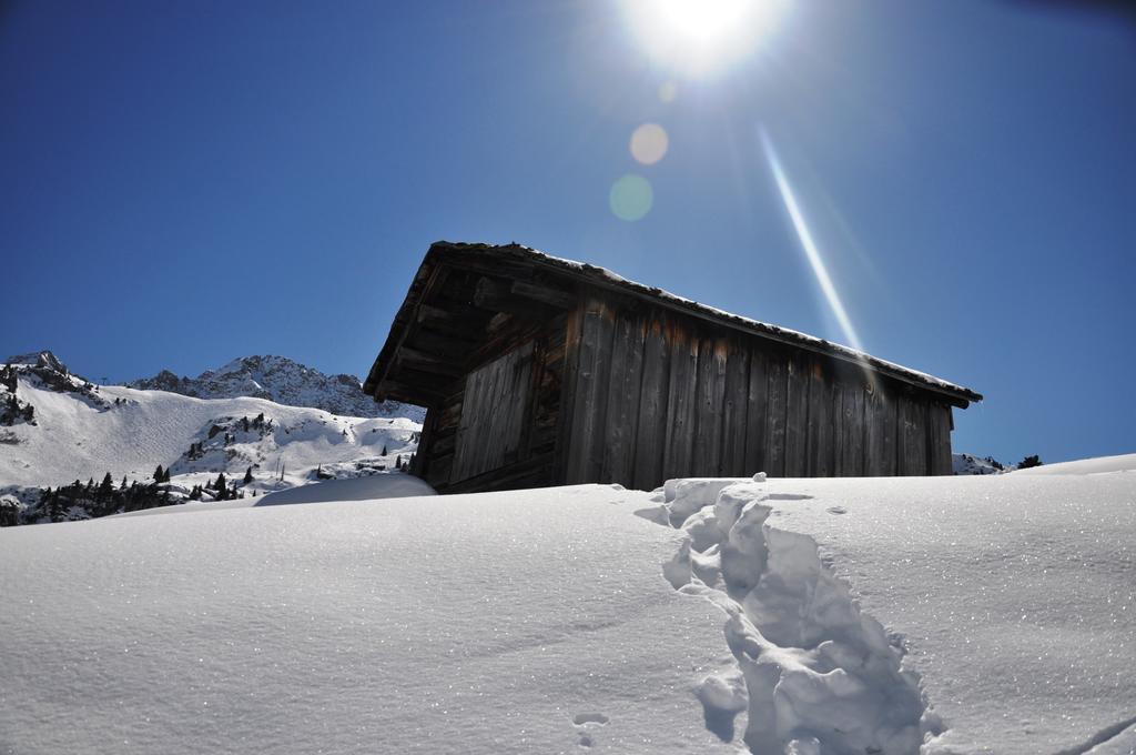 Gasthof Baren Hotel Holzgau Exterior foto